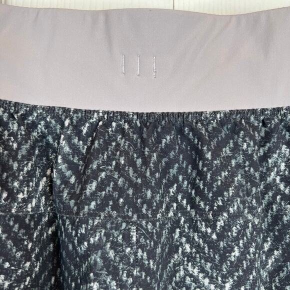 Lululemon 11" T.H.E. Short Style: M7AAUS in Black & White Men's Medium - Picture 13 of 16